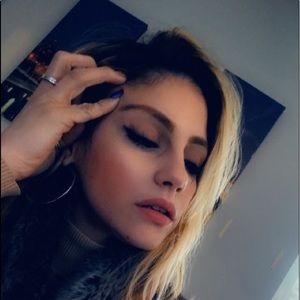 Meet your Posher, Ana